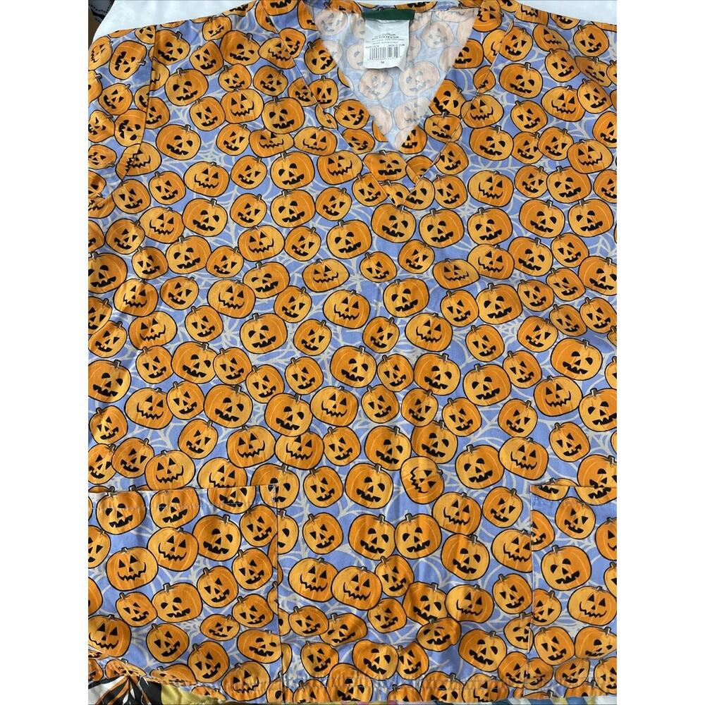 UA Womens Halloween Scrub Top Sz Medium Pumpkins Orange Purple